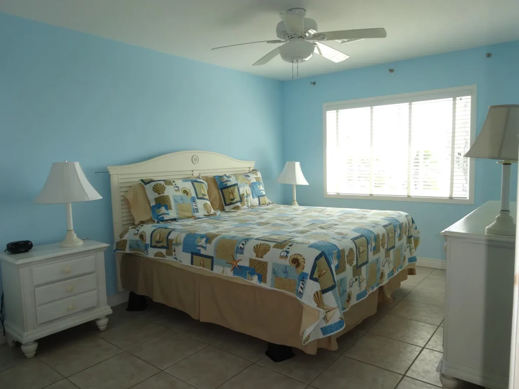 Queen bedroom at Sunset Paradise 3