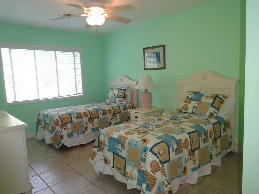 Twin bedroom at Sunset Paradise 3