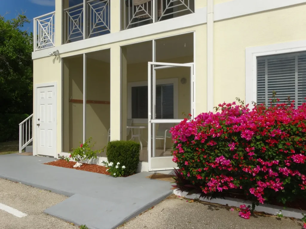 Ground-floor entrance and flowering garden at Sunset Paradise 1
