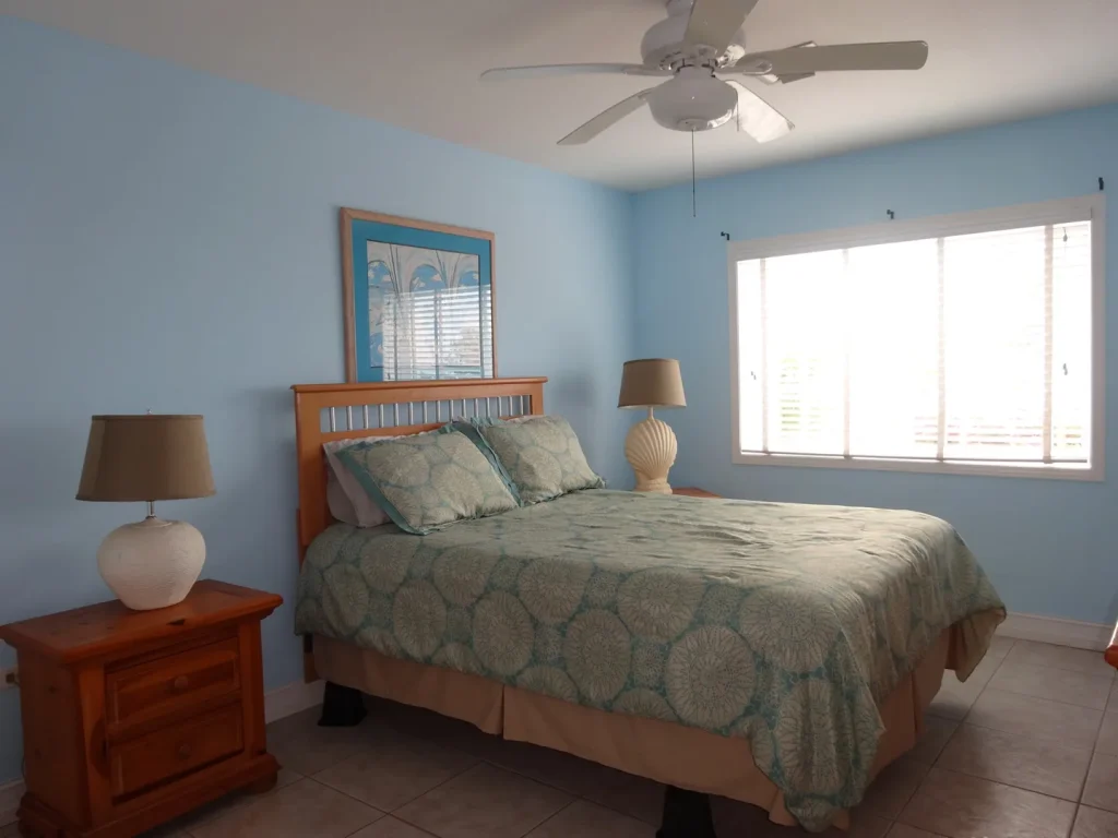 Queen bedroom at Sunset Paradise 1