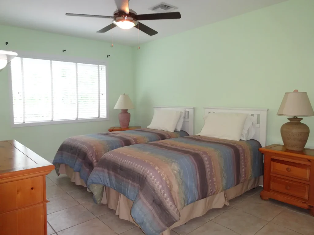 Twin bedroom at Sunset Paradise 1
