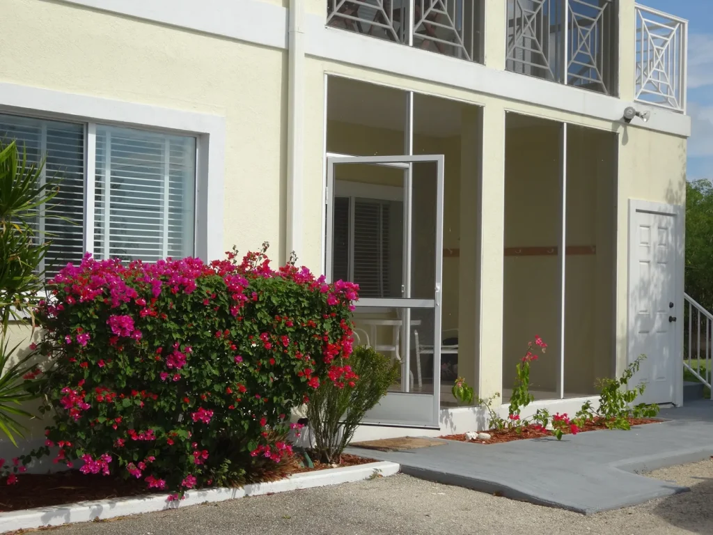 Ground-floor entrance and flowering garden at Sunset Paradise 2