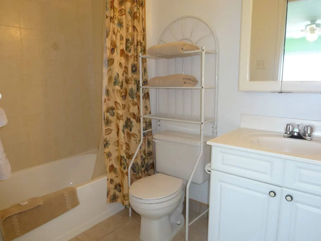 Second bathroom at Sunset Paradise 2