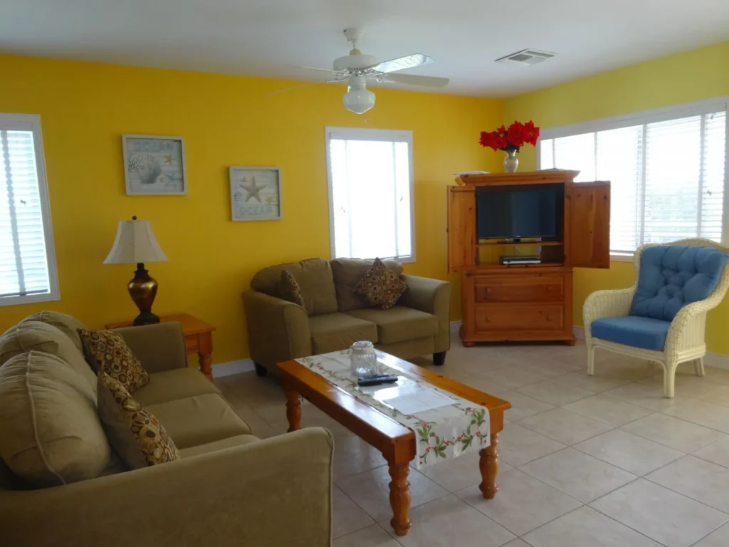 Seating area in the Sunset Paradise 4 living room