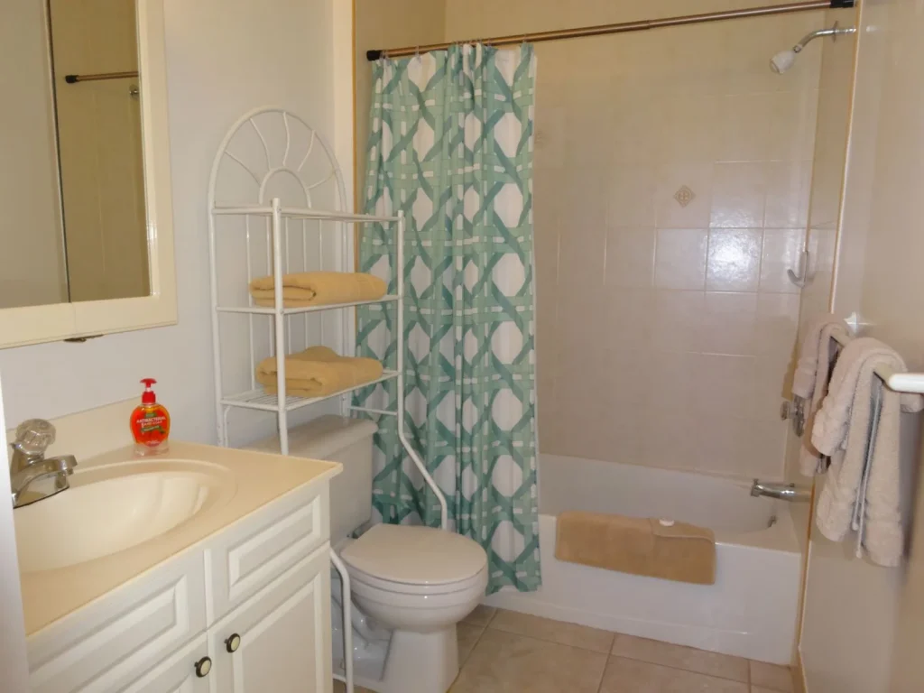 Second bathroom at Sunset Paradise 4