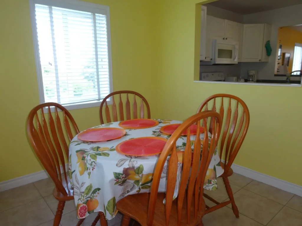 Dining area at Sunset Paradise 4