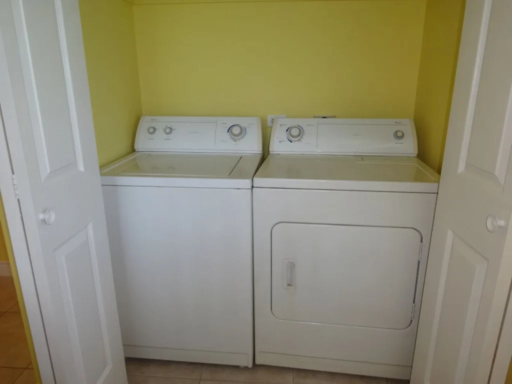 Washing machine and tumble dryer at Sunset Paradise 4