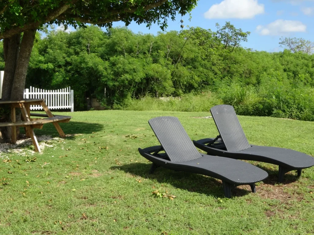 Garden seating and picnic area at Sunset Paradise